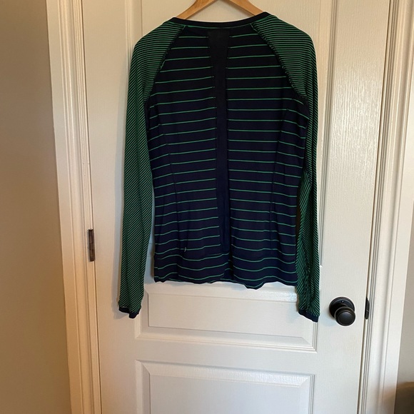 Lululemon long sleeve 10 - Picture 2 of 3